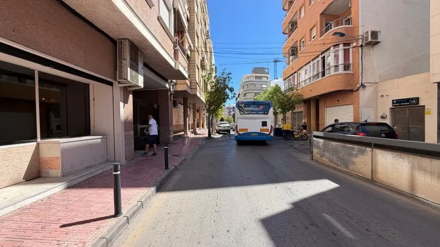 Commercial property de 98m² à Torrevieja, Espagne No. 3400 № 2