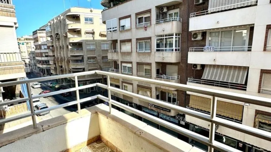 Apartment de 3 chambres à Torrevieja, Espagne No. 3632 № 1