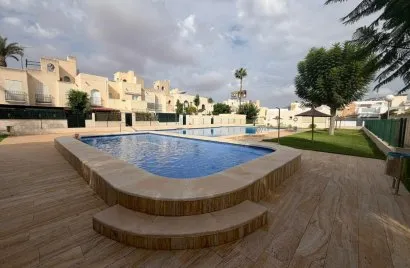 Bungalow de 1 chambre à Torrevieja, Espagne No. 3553