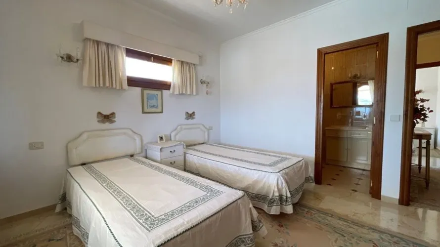 Villa de 235m² à Moraira, Espagne No. 3627 № 13