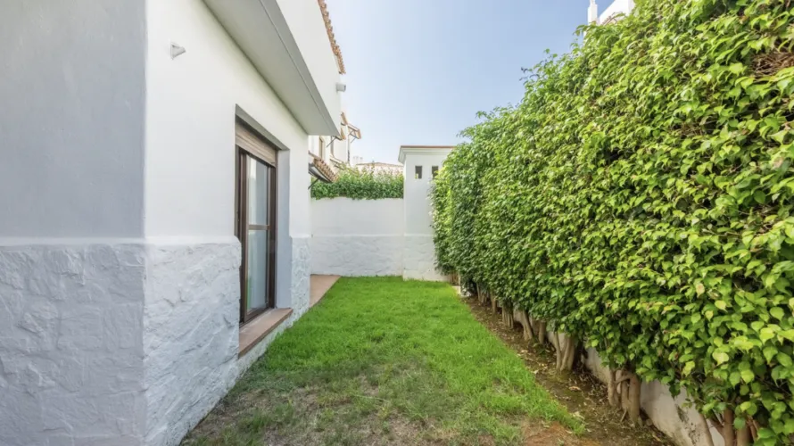 2 bedrooms apartment for sale , Estepona, Spain No. 639 № 3