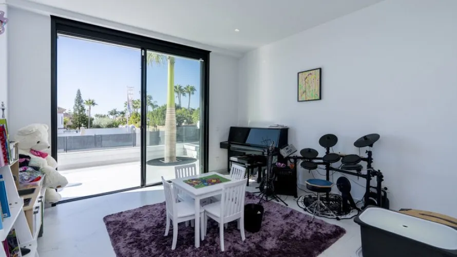 4 bedrooms villa for sale , Estepona, Spain No. 372 № 13