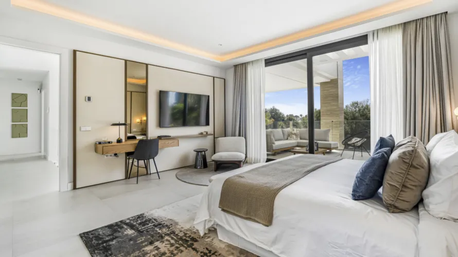 6 bedrooms villa for sale , Marbella, Spain No. 637 № 11