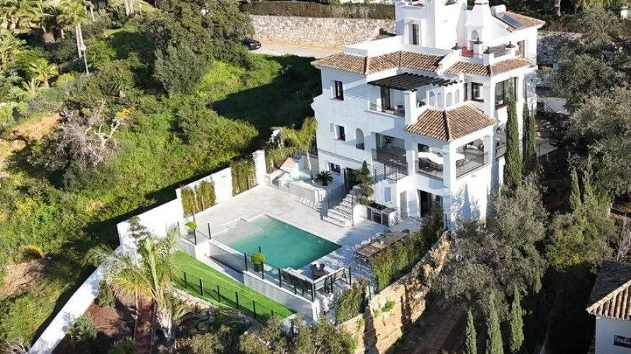 6 bedrooms villa for sale , Marbella, Spain No. 930 № 2
