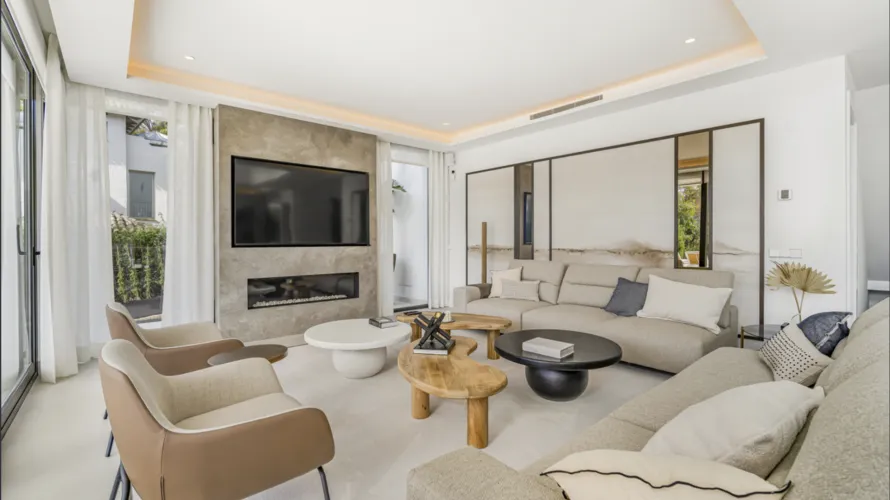 6 bedrooms villa for sale , Marbella, Spain No. 637