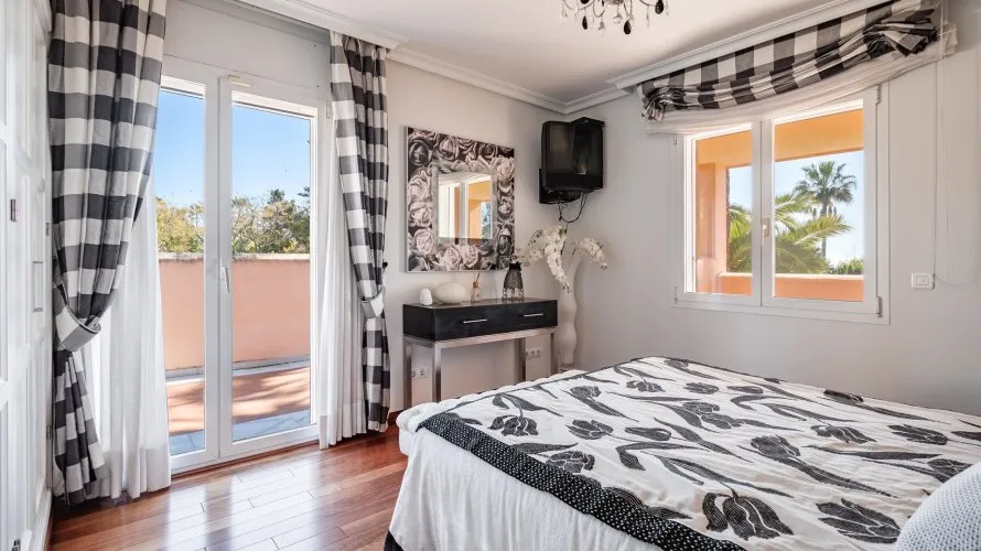 8 bedrooms villa for sale , Estepona, Spain No. 401 № 15