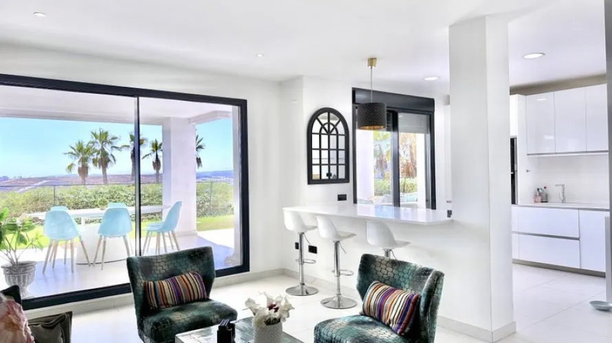 3 bedrooms apartment for sale , Estepona, Spain No. 944 № 4