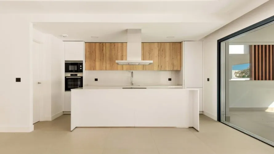 2 bedrooms apartment for sale , Estepona, Spain No. 404 № 6