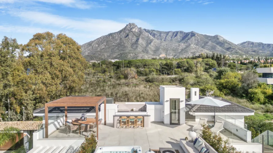 6 bedrooms villa for sale , Marbella, Spain No. 637 № 5