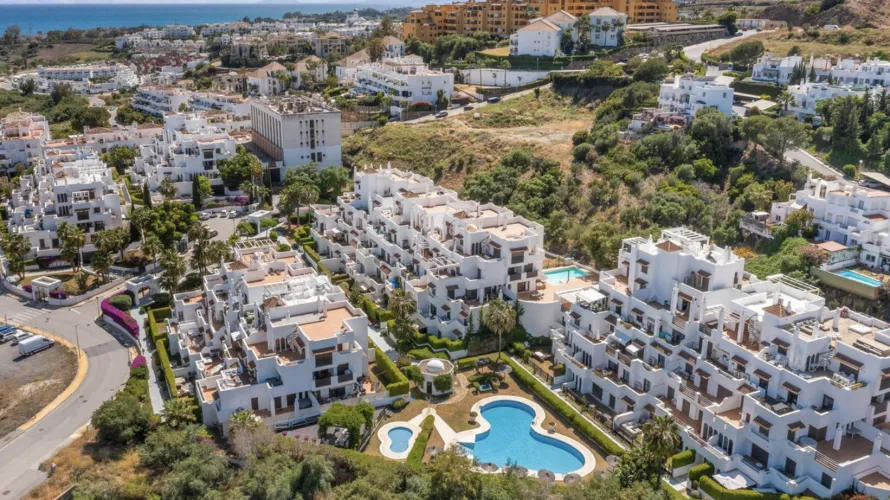 2 bedrooms apartment for sale , Estepona, Spain No. 667