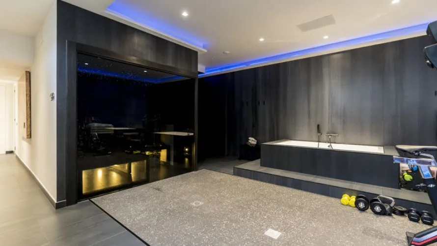 4 bedrooms villa for sale , Estepona, Spain No. 372 № 3