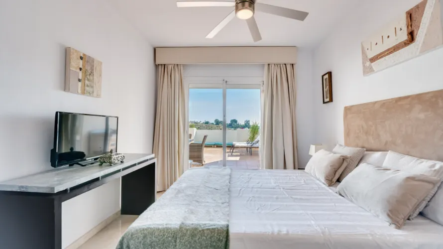 3 bedrooms apartment for sale , Estepona, Spain No. 649 № 11