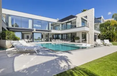 5 bedrooms house for sale , Benahavis, Spain No. 1092