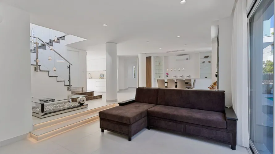 6 bedrooms villa for sale , Cortes (San Pedro De Alcantara), Spain No. 1020 № 10