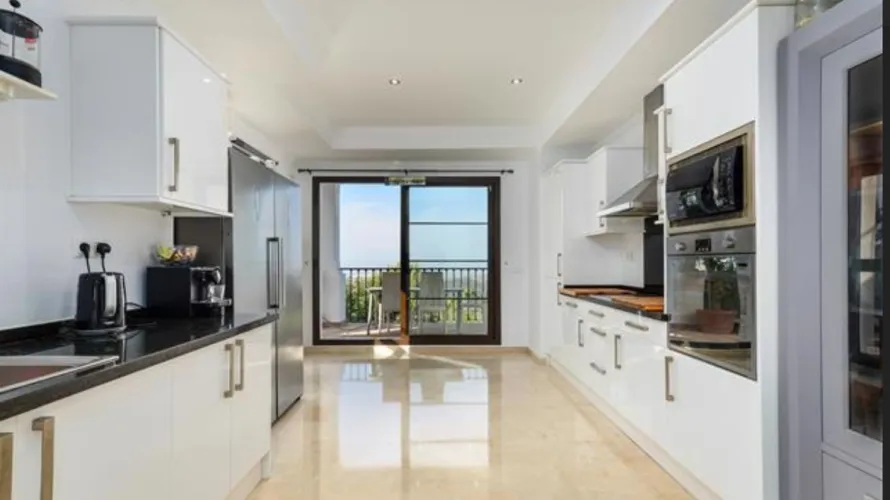 6 bedrooms villa for sale , Marbella, Spain No. 544 № 3