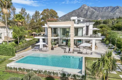 6 bedrooms villa for sale , Marbella, Spain No. 637