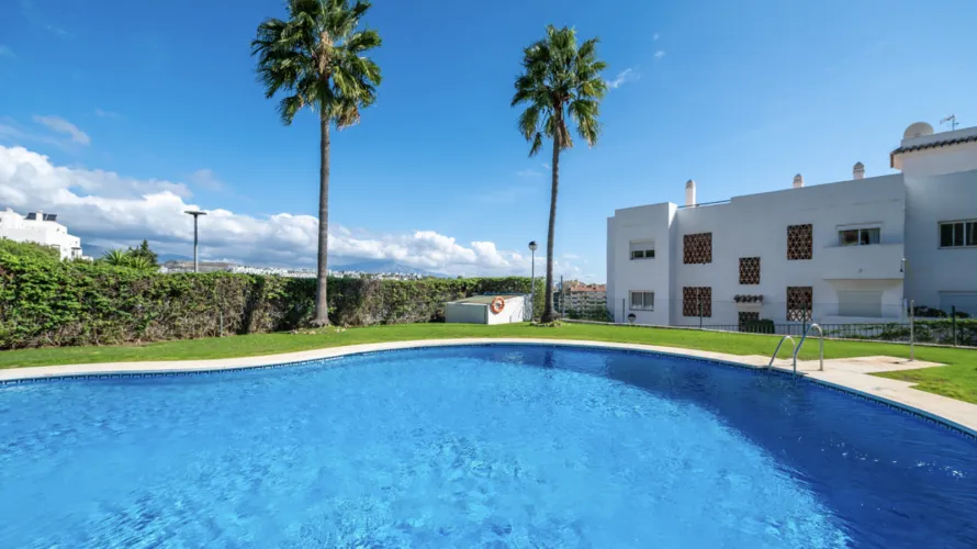 3 bedrooms apartment for sale , Estepona, Spain No. 649 № 3
