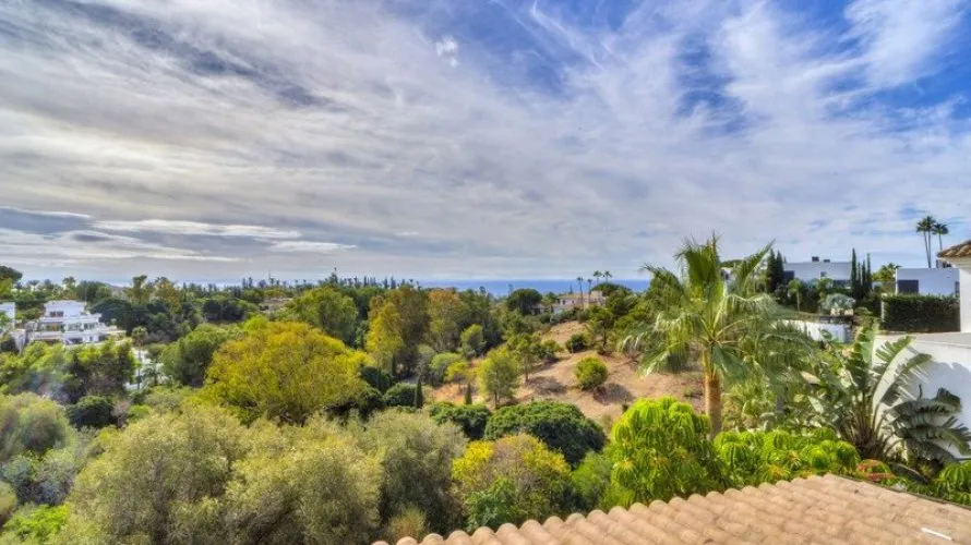 5 bedrooms villa for sale , Marbella, Spain No. 929 № 3