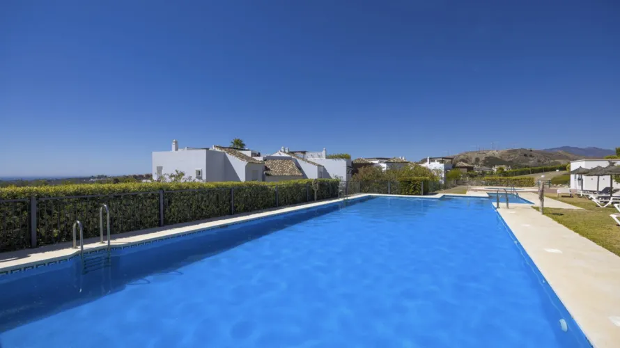 3 bedrooms apartment for sale , Benahavis, Spain No. 1030 № 2