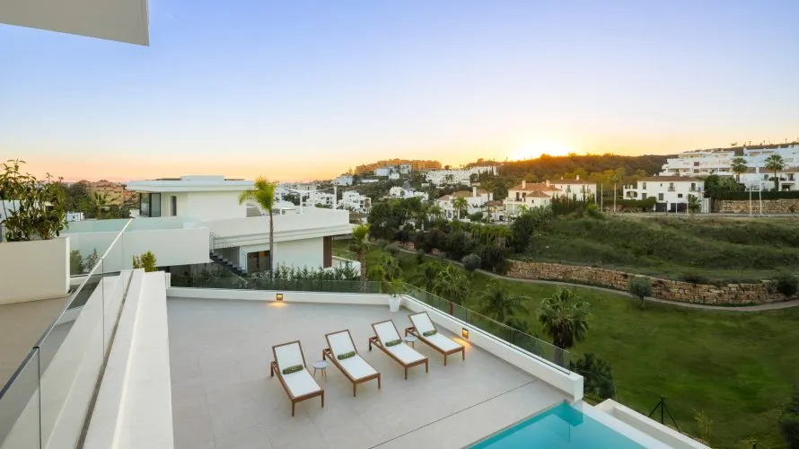 5 bedrooms villa for sale , Estepona, Spain No. 486 № 17