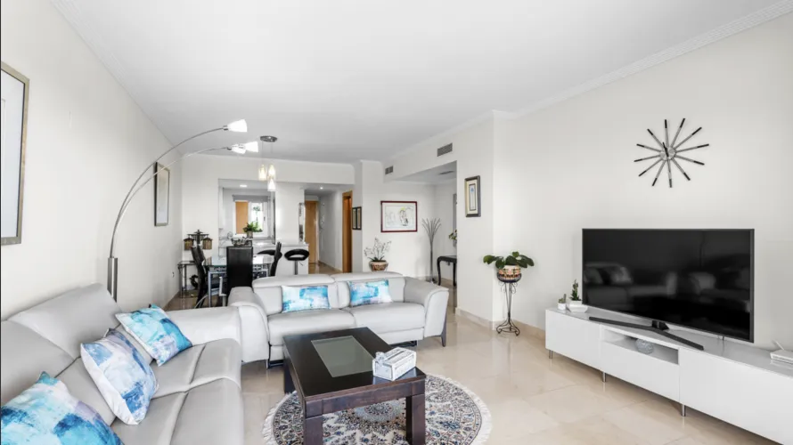 2 bedrooms apartment for sale , Estepona, Spain No. 1052 № 5