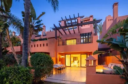 4 bedrooms townhouse for sale , Marbella, Spain No. 444