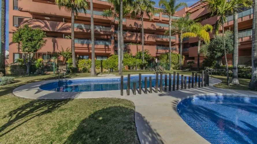 3 bedrooms apartment for sale , Estepona, Spain No. 881
