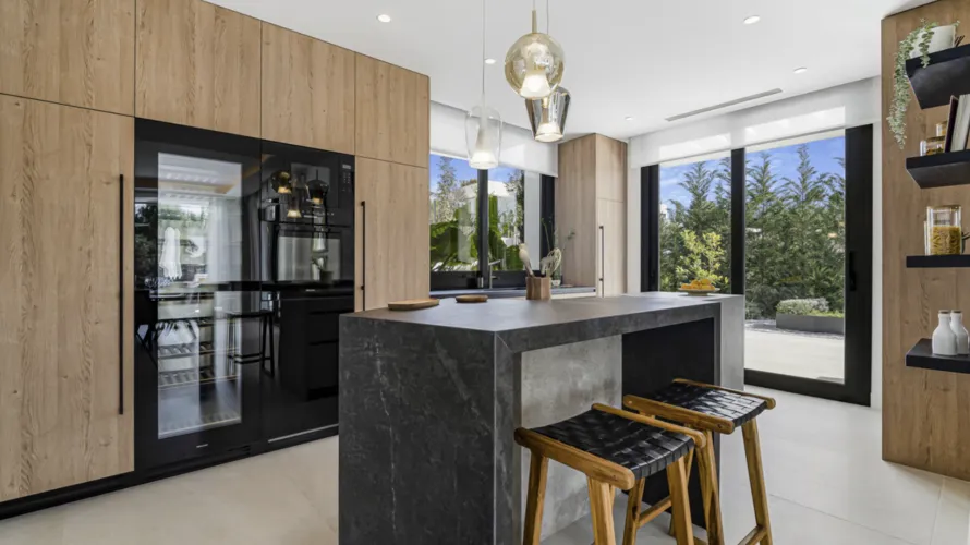 6 bedrooms villa for sale , Marbella, Spain No. 637 № 2
