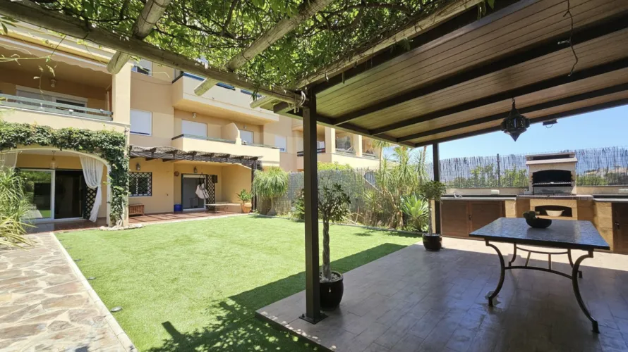 2 bedrooms apartment for sale , Estepona, Spain No. 1051 № 1