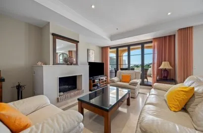 3 bedrooms townhouse for sale , Benahavis, Spain No. 898