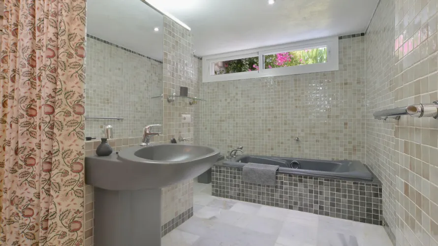 6 bedrooms villa for sale , Marbella, Spain No. 1025 № 22