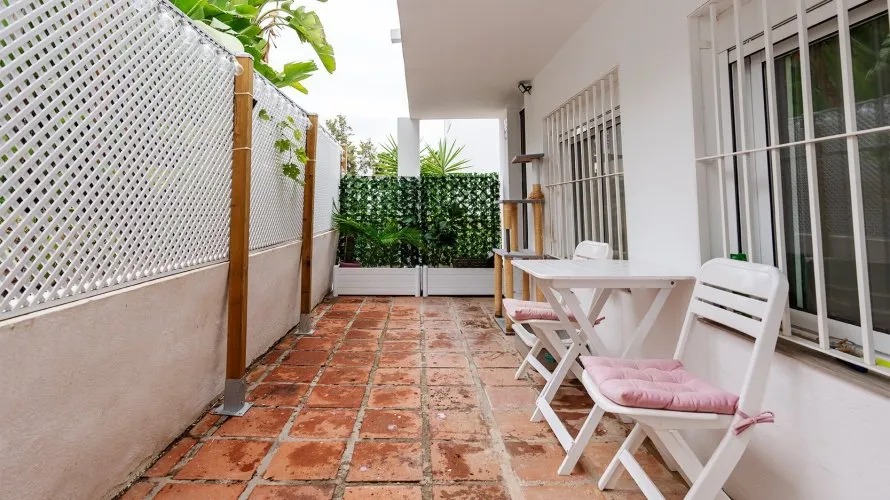 2 bedrooms apartment for sale , Estepona, Spain No. 1038 № 4