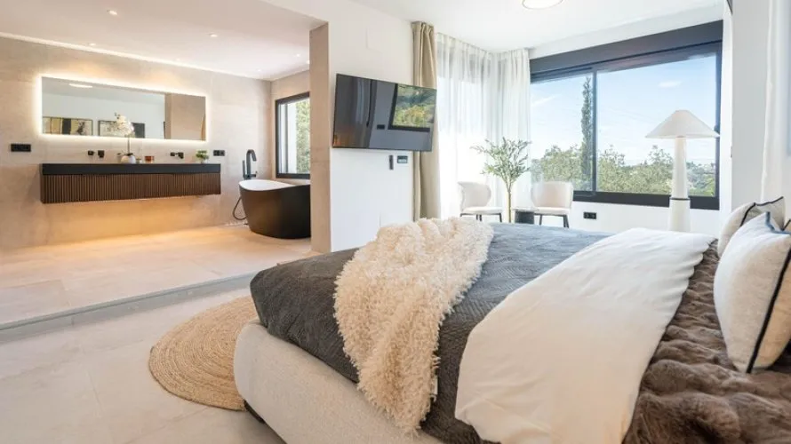 6 bedrooms villa for sale , Marbella, Spain No. 930 № 10