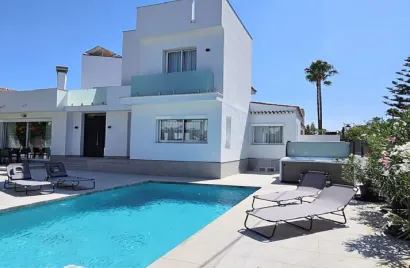 6 bedrooms villa for sale , Cortes (San Pedro De Alcantara), Spain No. 1020