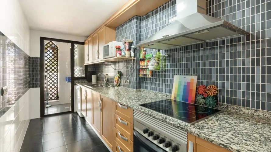 2 bedrooms apartment for sale , Estepona, Spain No. 667 № 6