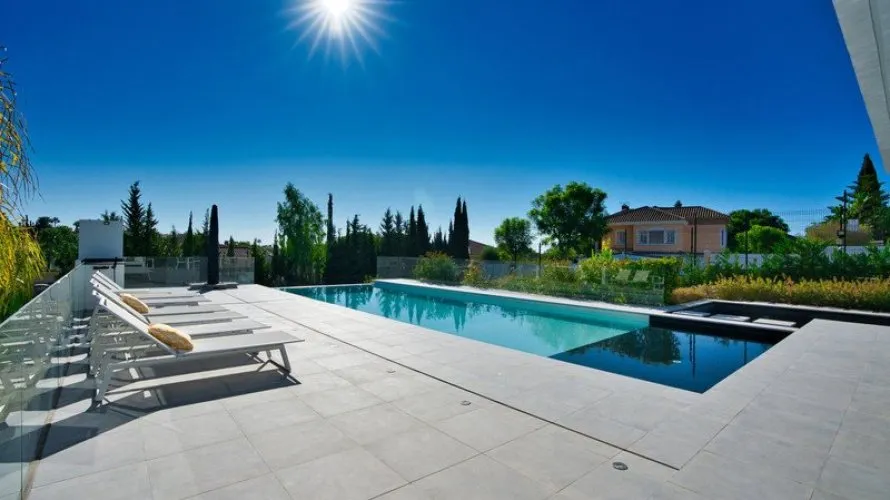 4 bedrooms villa for sale , Estepona, Spain No. 372 № 1