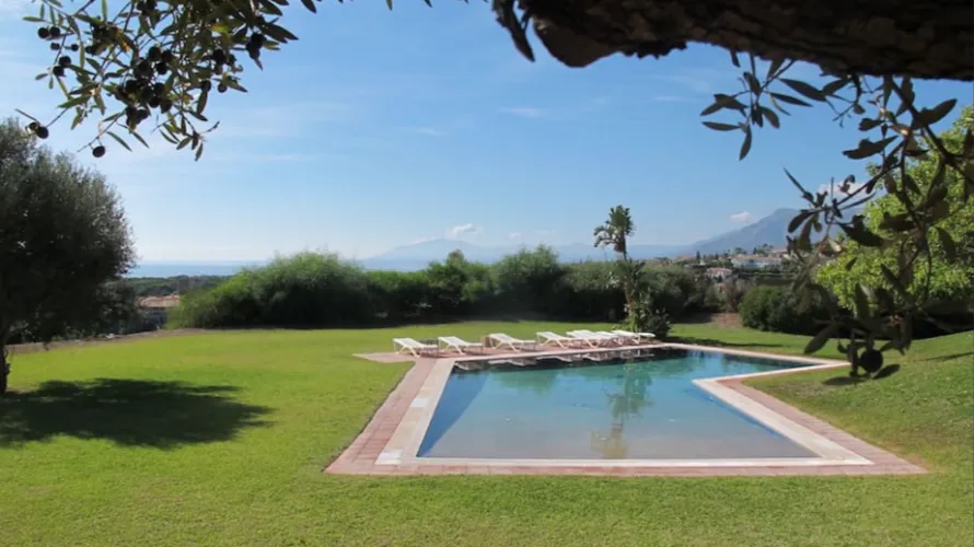 6 bedrooms villa for sale , Marbella, Spain No. 1025 № 3