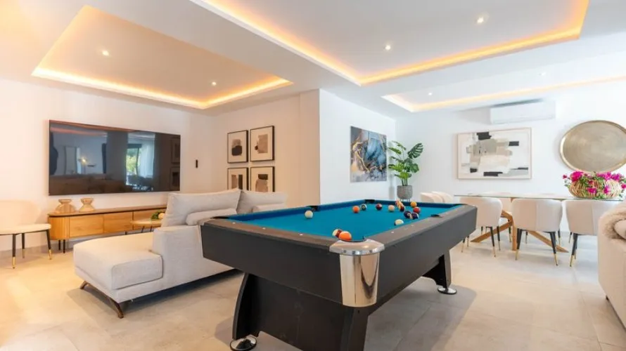 6 bedrooms villa for sale , Marbella, Spain No. 930 № 23