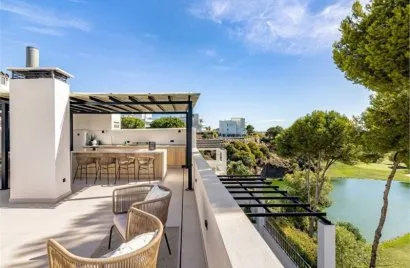 3 bedrooms duplex for sale , La Quinta, Spain No. 739