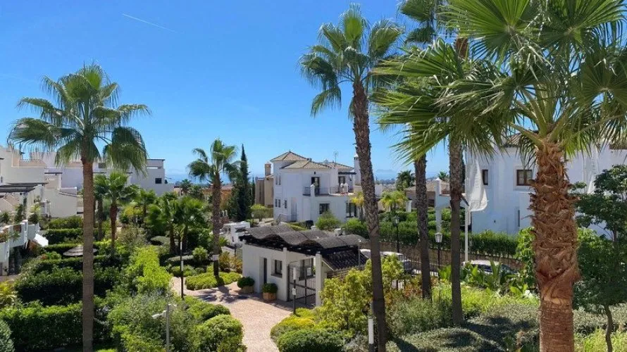 2 bedrooms apartment for sale , Estepona, Spain No. 469 № 4