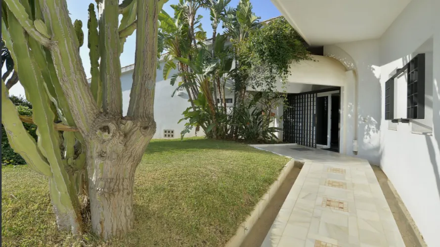 6 bedrooms villa for sale , Marbella, Spain No. 1025 № 6