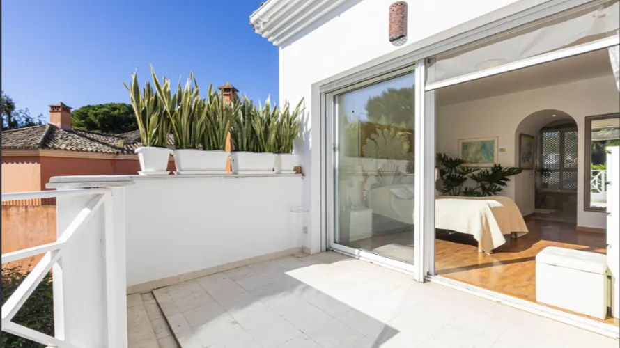 4 bedrooms villa for sale , Marbella, Spain No. 1027 № 25