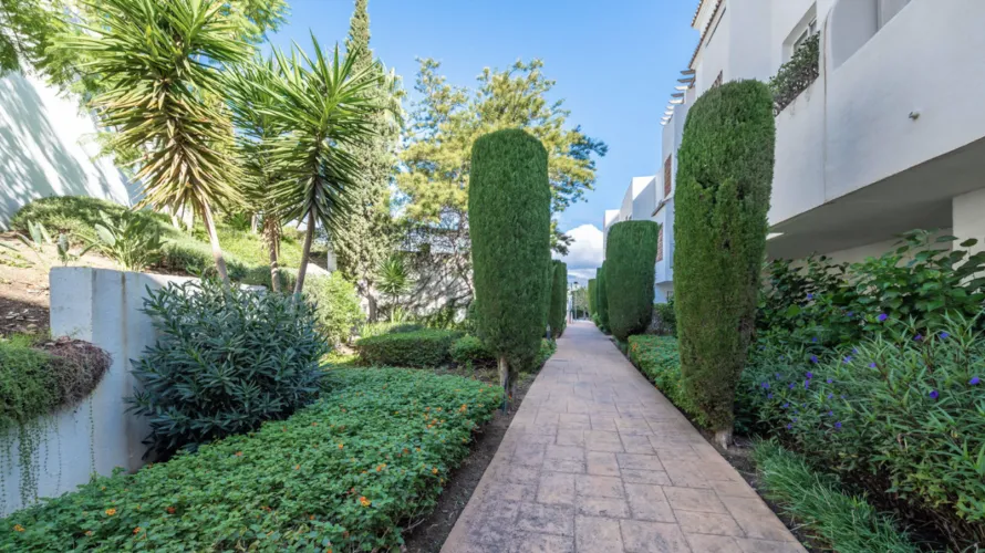 3 bedrooms apartment for sale , Estepona, Spain No. 649 № 1
