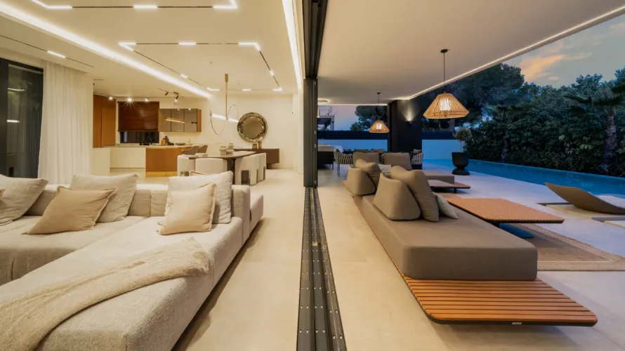 5 bedrooms villa for sale , Marbella, Spain No. 572