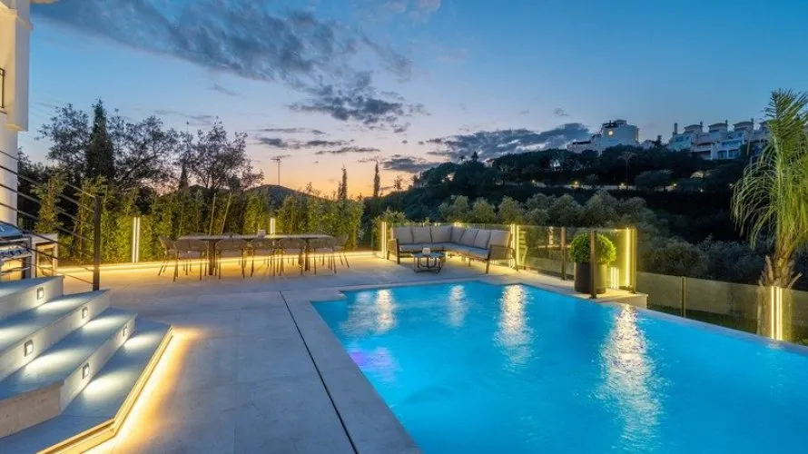 6 bedrooms villa for sale , Marbella, Spain No. 930 № 1