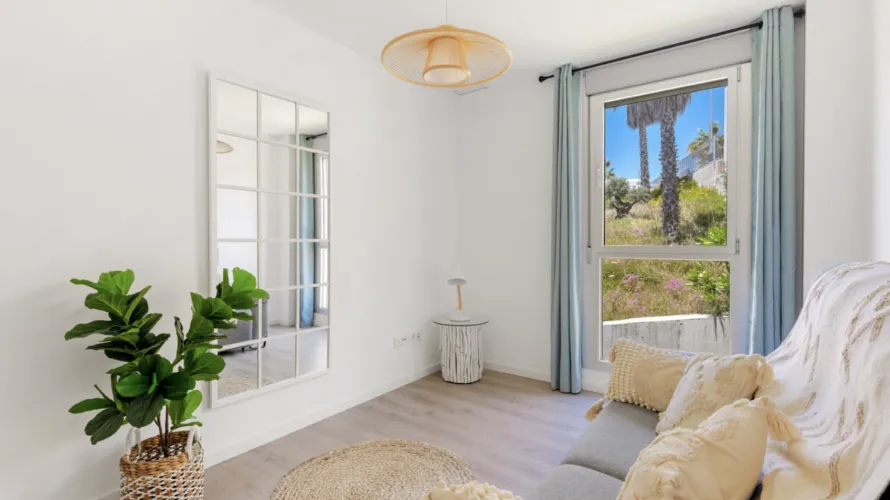 3 bedrooms apartment for sale , Estepona, Spain No. 952 № 2
