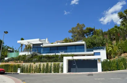 5 bedrooms villa for sale , Marbella, Spain No. 1023