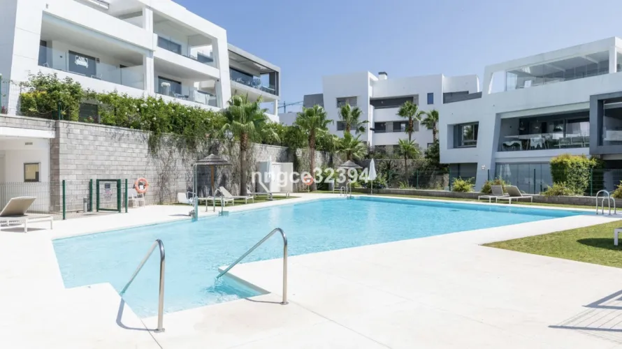 2 bedrooms apartment for sale , Estepona, Spain No. 1054 № 3