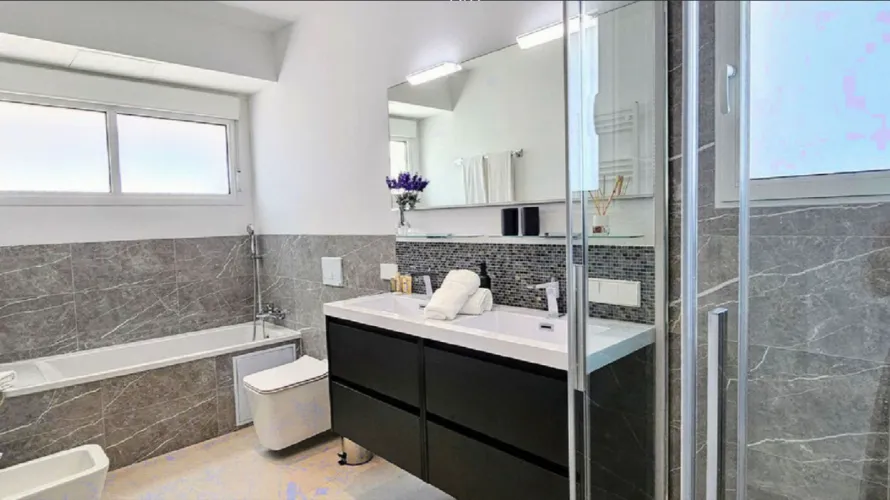 6 bedrooms villa for sale , Cortes (San Pedro De Alcantara), Spain No. 1020 № 1