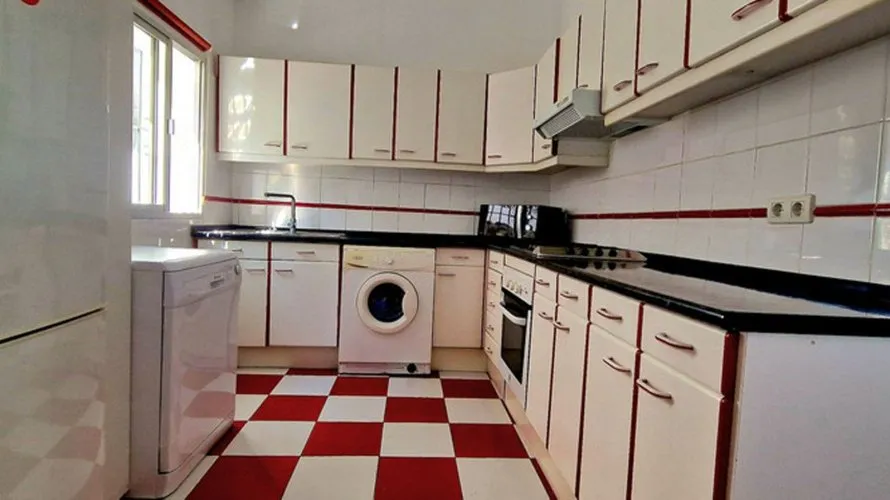 4 bedrooms villa for sale , Fuengirola, Spain No. 566 № 11